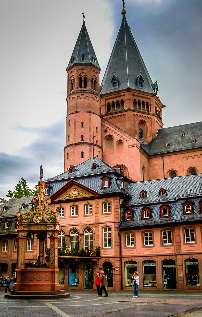 La famosa cúpula octogonal de la Catedral Románica de Maguncia MAGUNCIA MAINZ CRUCEROS RHIN CRUCEROS FLUVIALES ALEMANIA CRUCEROS FLUVIALES RHIN CRUCEROS ALEMANIA RHINE RIVER CRUISES #Maguncia #Mainz #Deutschland #Rhine #RhineCruises #CrucerosRhin #Rin #RhineRiver